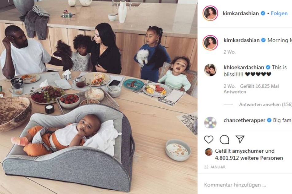Die Familie Kardashian/West am Frühstückstisch.
