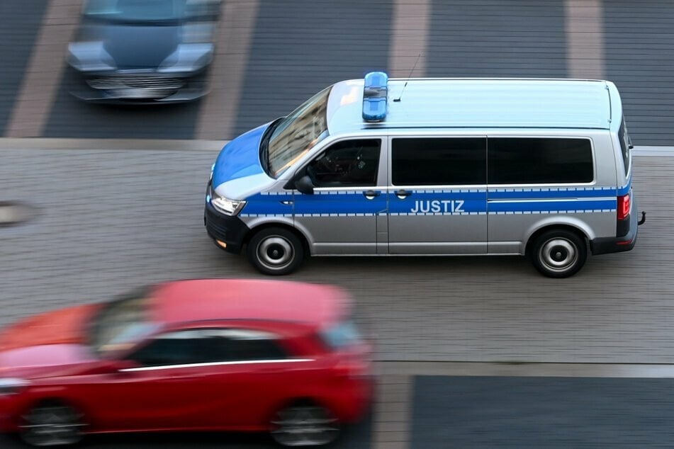 Die Justiz ermittelt gegen ein 45-Jährigen, der auf Facebook die Corona-Politik mit der Judenverfolgung auf eine Ebene stellte. (Symbolbild)
