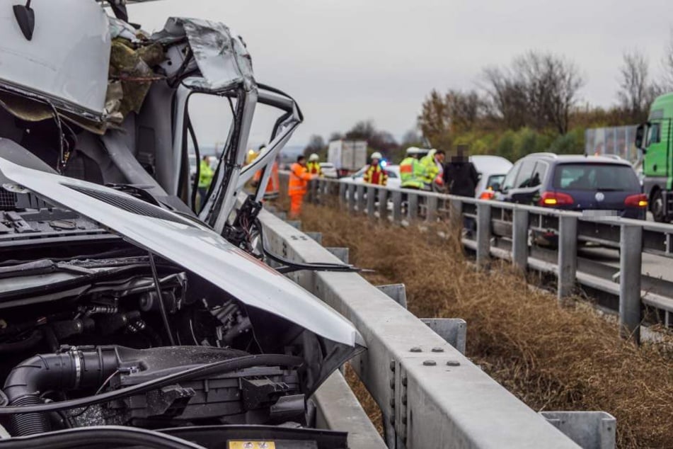 Auch auf der Gegenfahrbahn kam es zu Unfällen, weil Gaffer stehen geblieben waren, um zuzuschauen.
