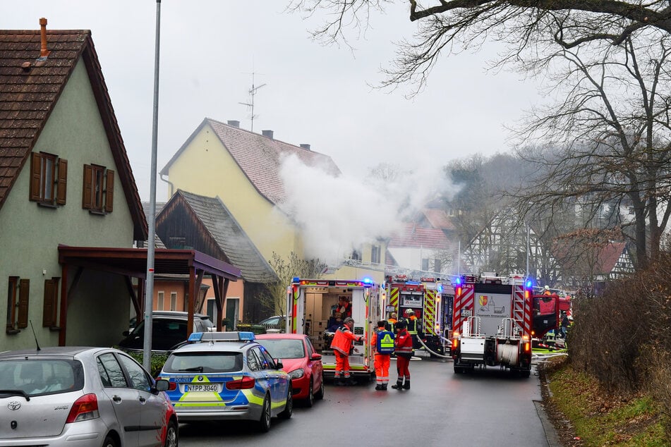 Polizei, Feuerwehr und Rettungskräfte waren mit einem Großaufgebot vor Ort im Einsatz.