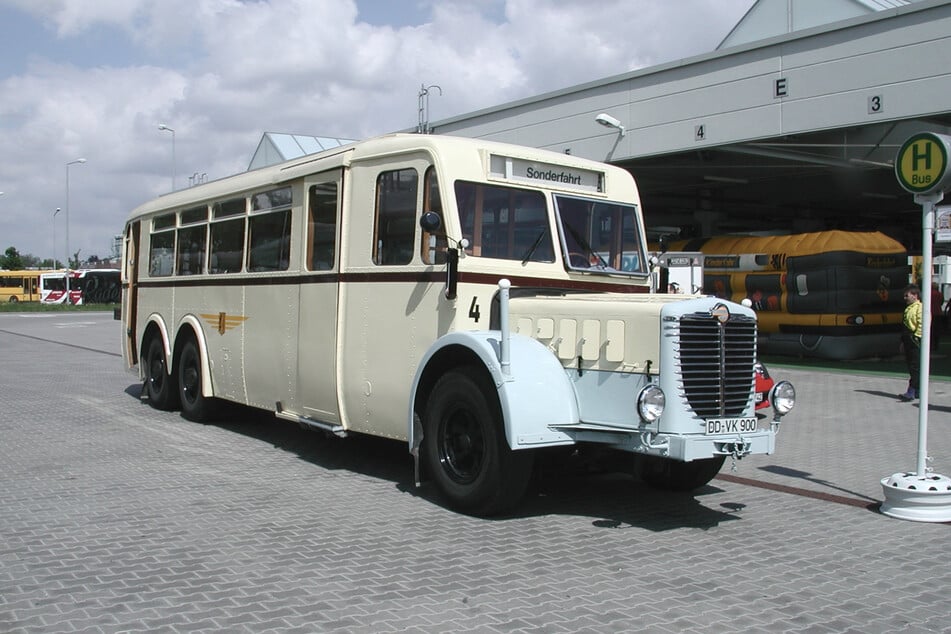 Mit Kraftomnibussen vom Typ Büssing wurde der Fuhrpark ab 1929 aufgestockt.