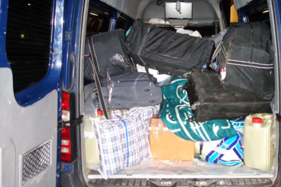 Die mehr als 260.000 Zigaretten wurden von den Beamten in Koffern in einem Kleintransporter gefunden.