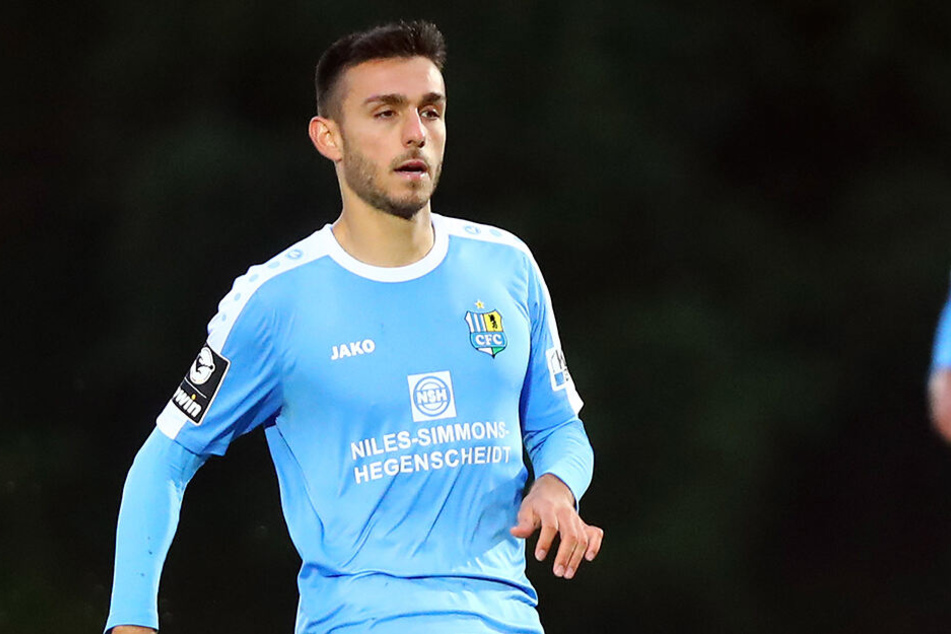 Ioannis Karsanidis am Ball. Der Mittelfeldmann ist eine wichtige Stützen der Himmelblauen, fällt aber jetzt auf unbestimmte Zeit aus.