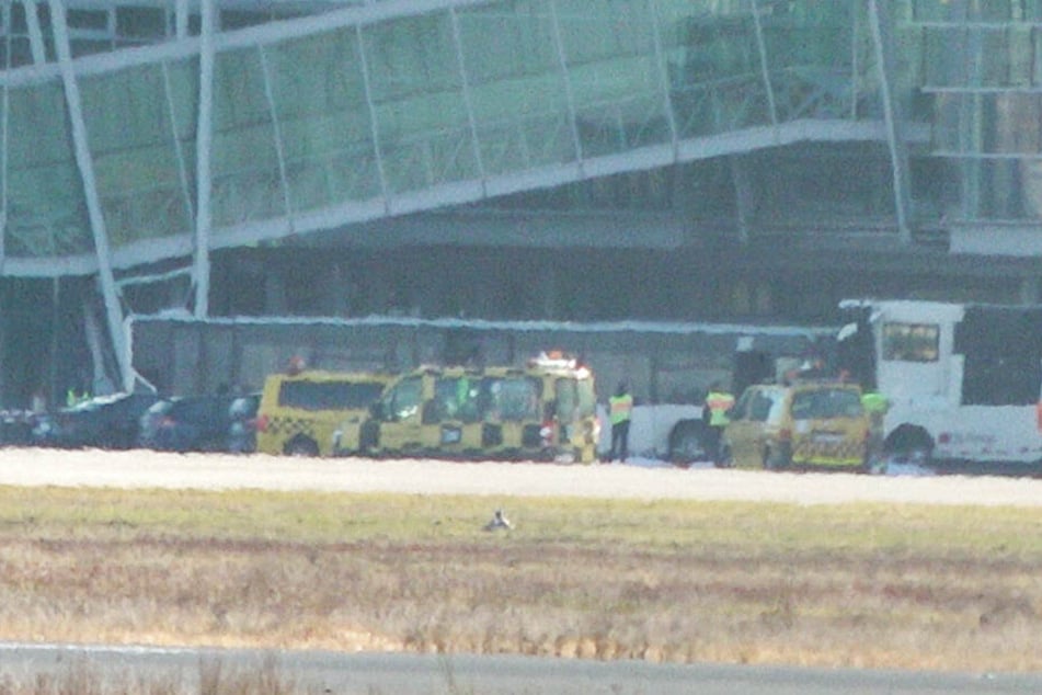 Am Flughafen in Nürnberg ist ein Busfahrer bei einem Unfall ums Leben gekommen.