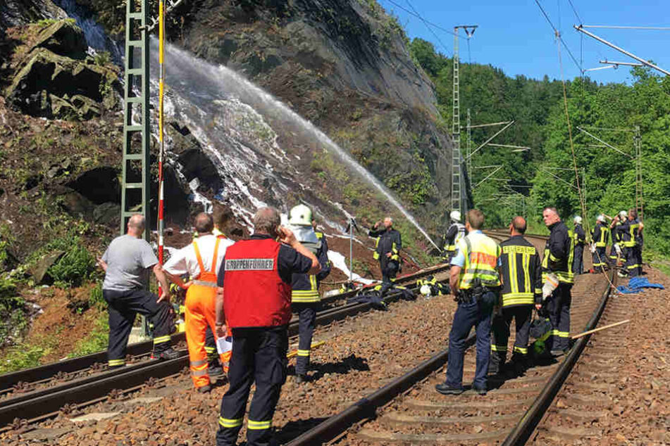 Bei Dorfhain legte ein Waldbrand die Bahnstrecke lahm.