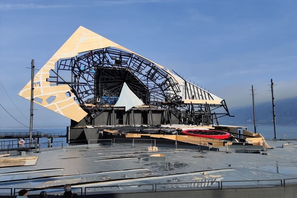 Im Februar wurde das Bühnenbild zu "La traviata" aufgebaut.