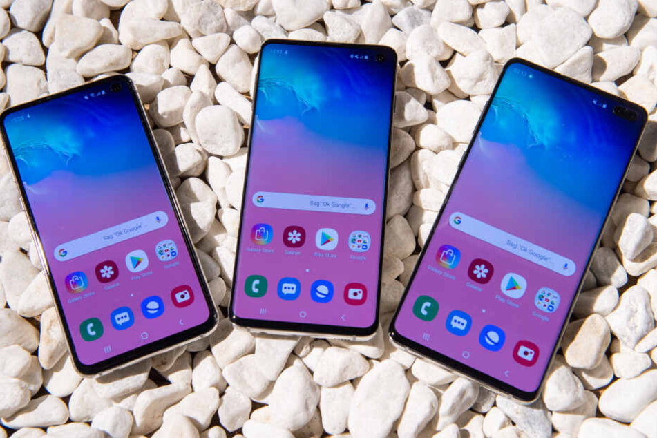 Sein neues Spitzenmodell Galaxy S10 bringt Samsung zunächst in den drei Modell-Varianten S10e, S10 und S10+ (l-r) auf den Markt.