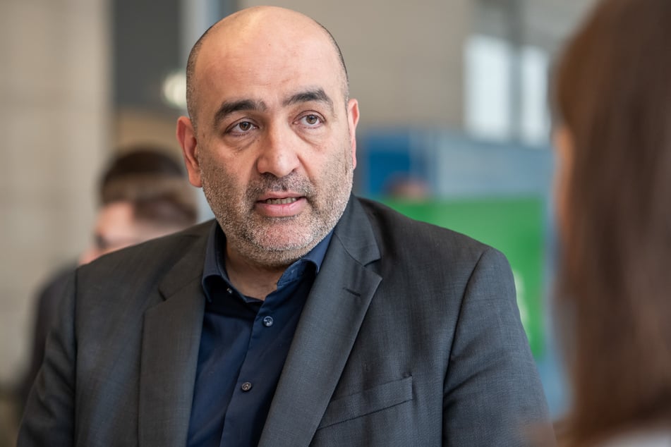 Bundestagsvizepräsident Omid Nouripour (50, Grüne) spart nicht an Kritik.
