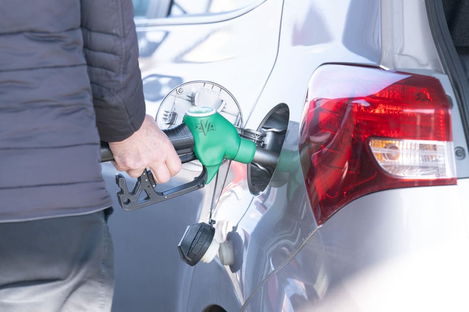 Aua - das kann teuer werden. Die Spritpreise kennen derzeit auch im Freistaat kein Limit.