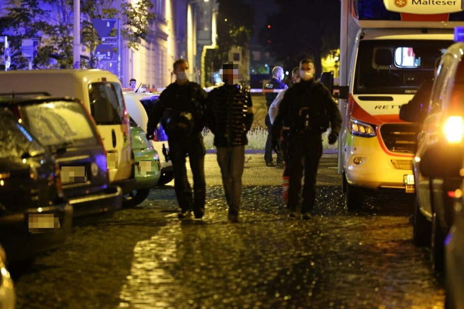 Die Polizei nahm noch vor Ort mehrere Tatverdächtige fest. Die Ermittlungen laufen.
