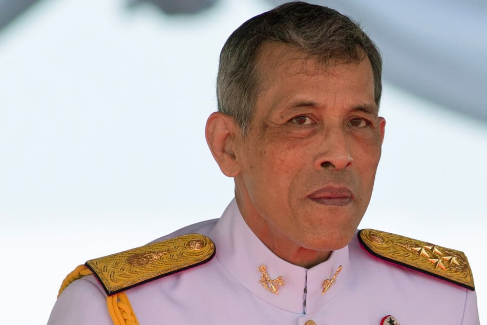 Luxus-Hundeliebe: Thai-König lässt 30 Pudel im Privat-Jet nach Bayern einfliegen
