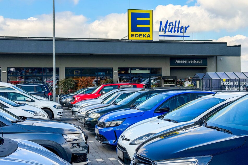 Volle Parkplätze bei EDEKA: Das ist ab Montag (4.5.) im Angebot