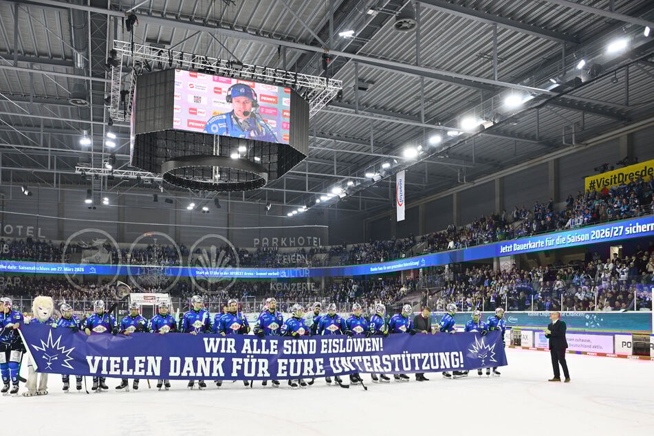 Die Mannschaft feierte am Freitag die Fans und dies ihr Team. Respekt!