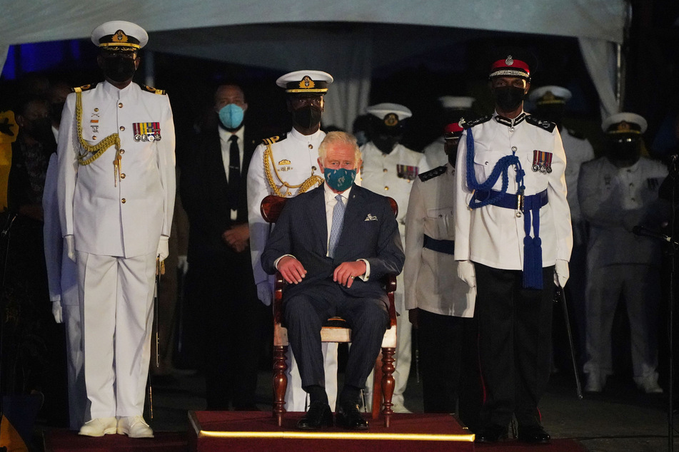 Prinz Charles von Großbritannien (73) nimmt als zukünftiges Oberhaupt des Commonwealth an der Zeremonie des Inselstaates teil. Barbados hat sich von der britischen Krone losgesagt.