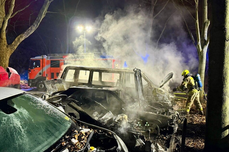Drei Fahrzeuge waren nicht mehr zu retten.