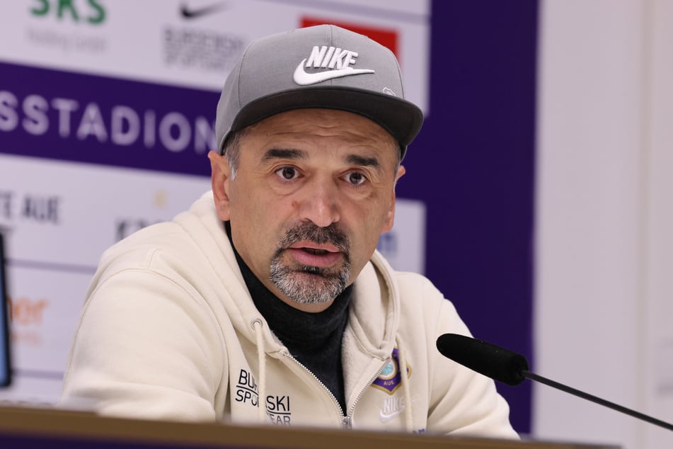 Aue-Trainer Khvicha Shubitidze (52) weiß, dass gegen den FSV Zwickau ein Sieg hermuss.