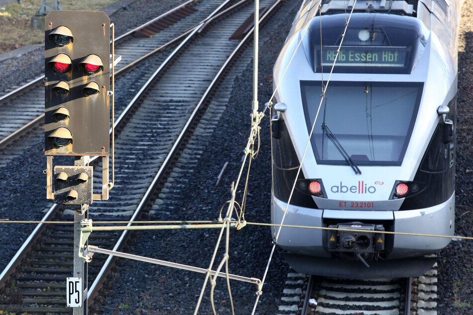 Sachsen-Anhalt: Stress für Reisende durch kurzfristige Zugausfälle und Streckensperrungen