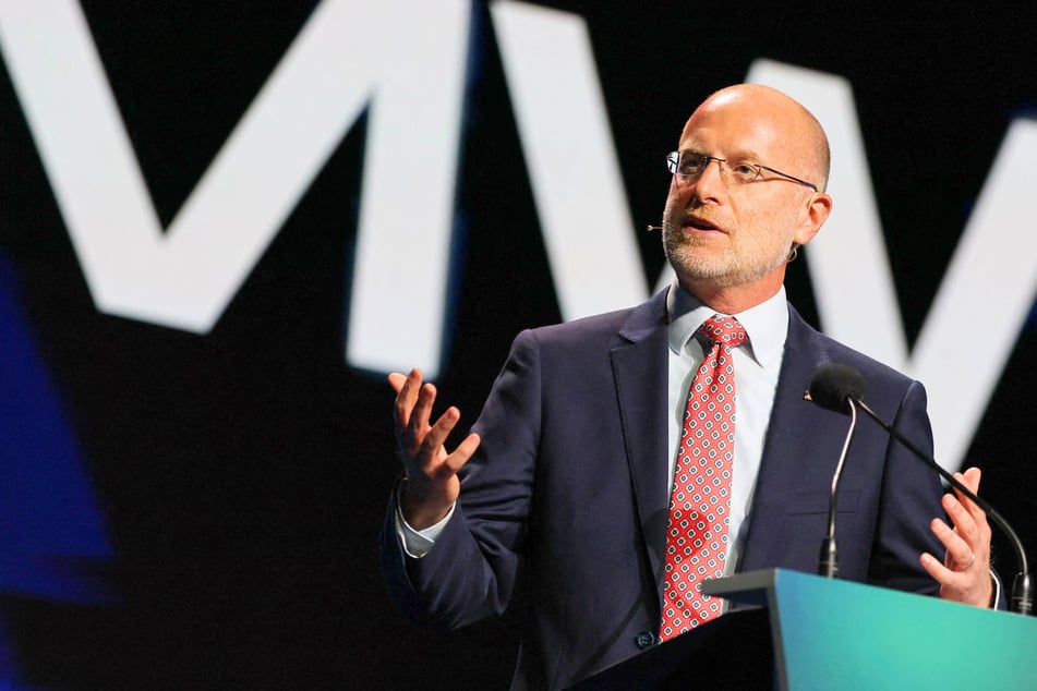 Trump's FCC chair orders daytime and late-night shows to give "equal time" to GOP candidates