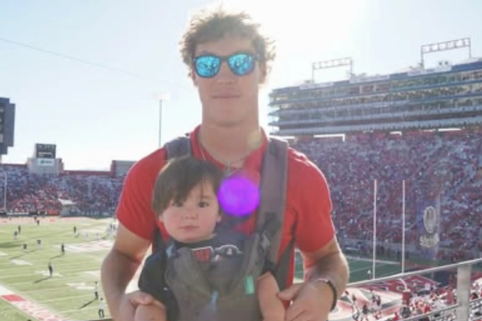 „Baby G“ je všude přítomno. Nejčastěji se malý kluk točí v různých stádiích.