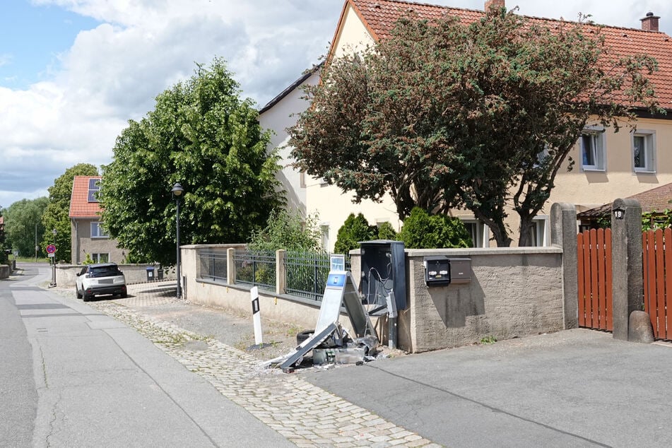 Gegen 1.45 Uhr ertönte ein lauter Knall, als der Automat in die Luft gesprengt wurde.