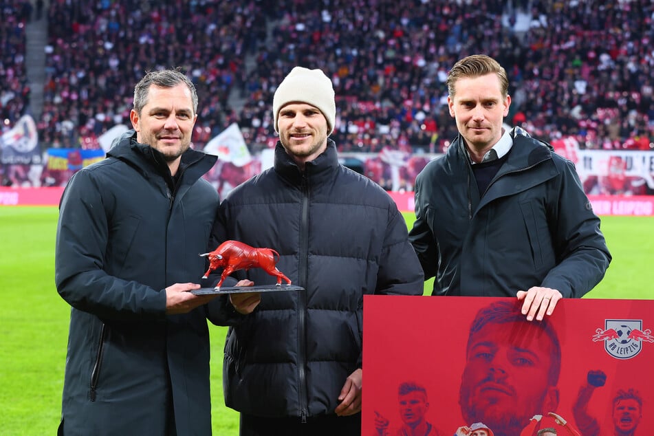 Werner bekam bei seiner Verabschiedung natürlich auch das passende Geschenk überreicht.