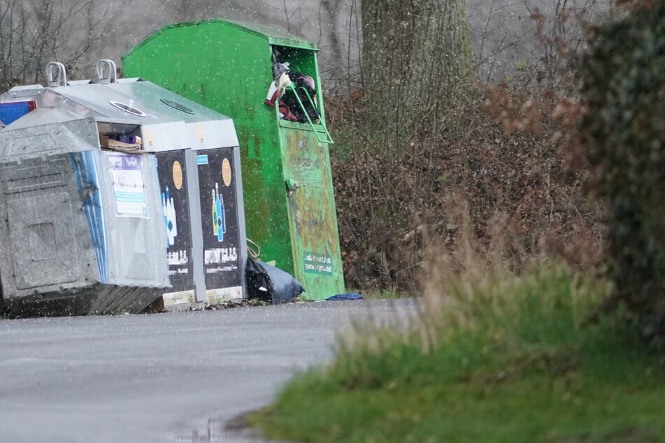 Eine Frau bezahlte die Suche nach Kleidern in einem Spendencontainer mit ihrem Leben. (Symbolfoto)