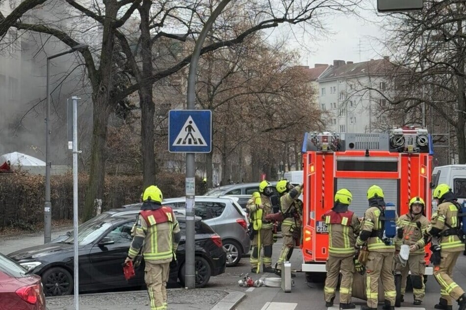 Der Tiefgaragen-Brand in Wilmersdorf am Mittwoch stand womöglich mit dem Überfall im Zusammenhang.