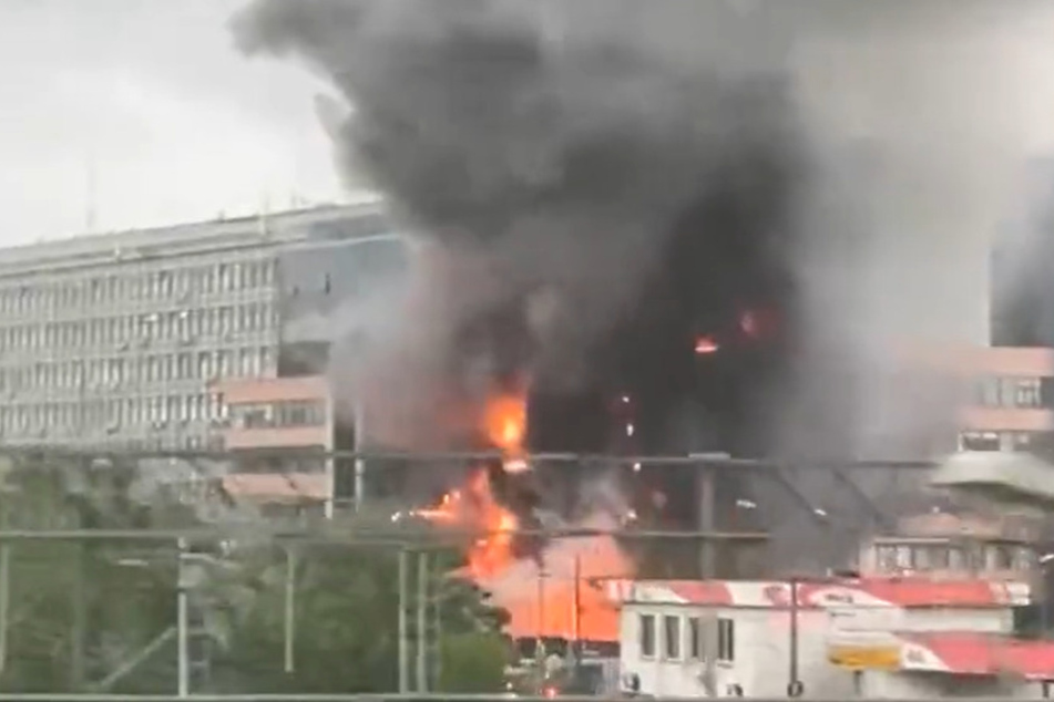Ein gewaltiger Feuerball zerstörte den Bürokomplex.