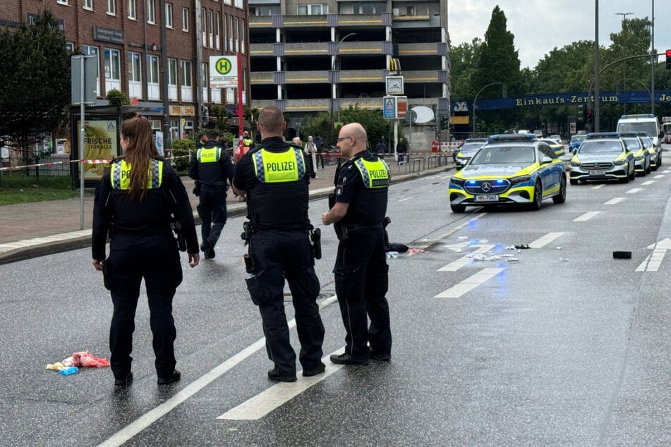 Die Polizei sperrte den Einsatzort in Hamburg-Jenfeld weiträumig ab.