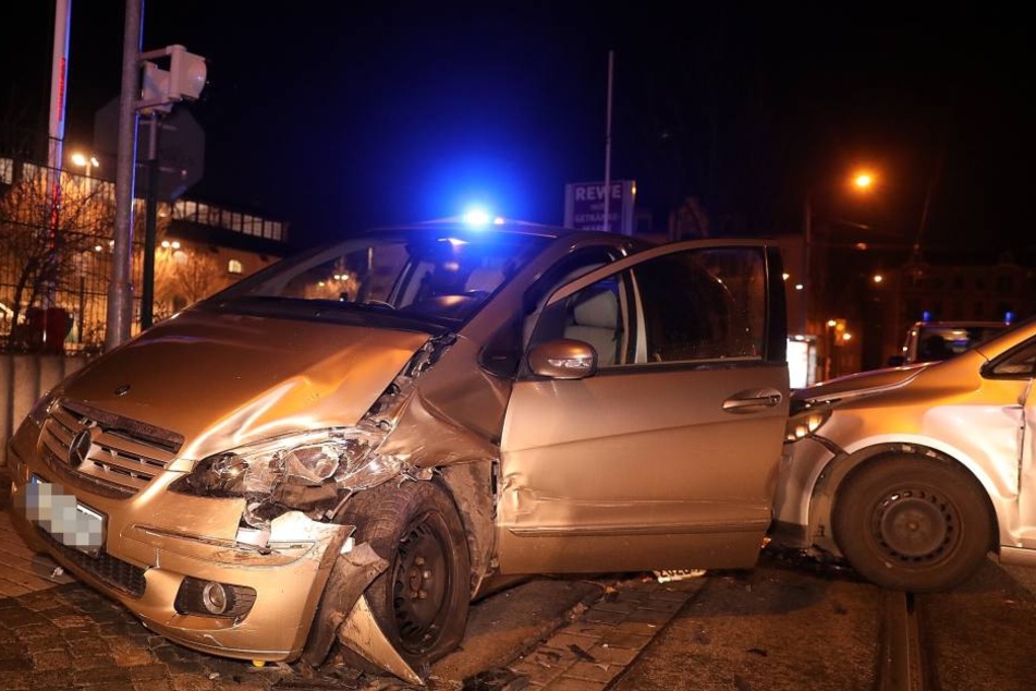 An beiden Autos entstand enormer Schaden.