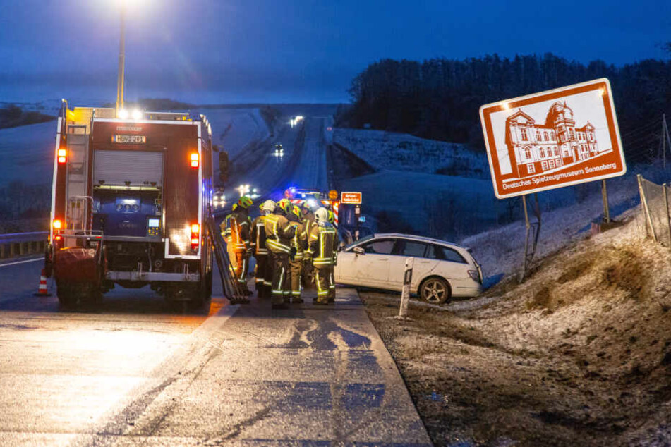 Der Mann war bei dem Unfall auch gegen das Schild am Straßenrand gestoßen.