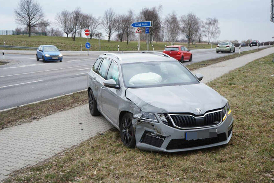 An beiden Fahrzeugen entstand Sachschaden ins bislang unbekannter Höhe.