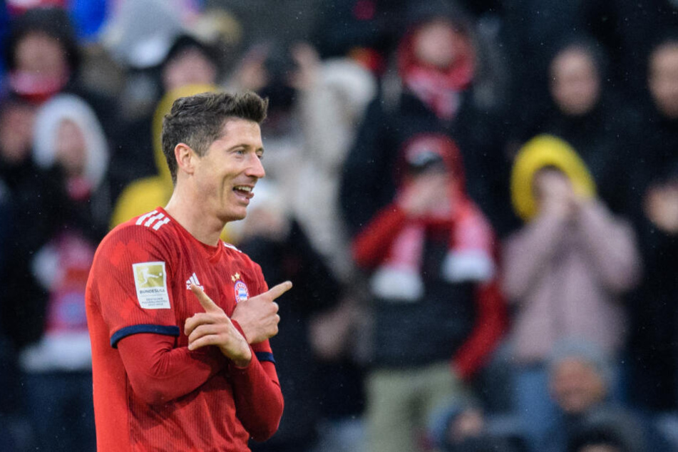Robert Lewandowski vom FC Bayern München jubelt über seinen Treffer zum 6:0 gegen Wolfsburg.