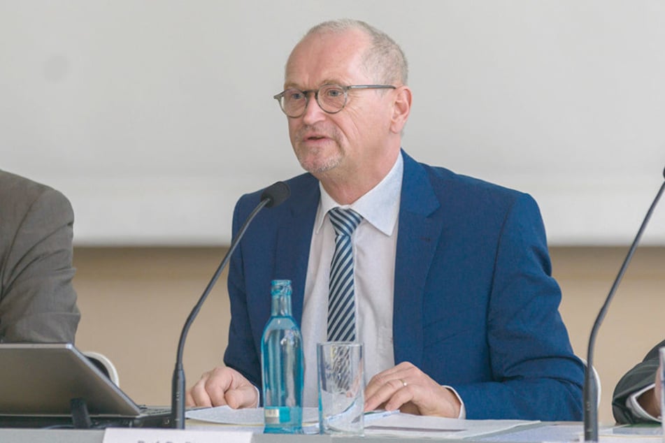 Karl-Heinz Binus (62) steht seit 2010 als Präsident dem Sächsischen
Rechnungshof vor.