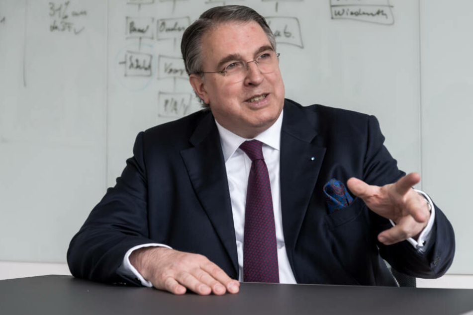 CEO Dr. Stefan Knoll sieht in seinem Prämien-System die Zukunft des Recruitings.