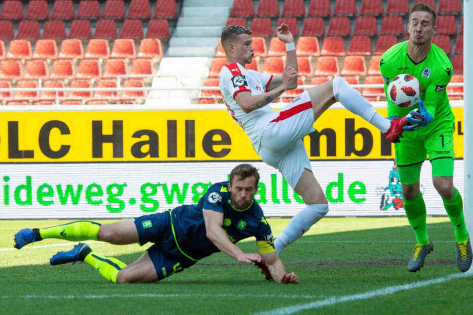 Löwen-Keeper Marco Hiller (r) traf bei den Gegentoren keine Schuld.