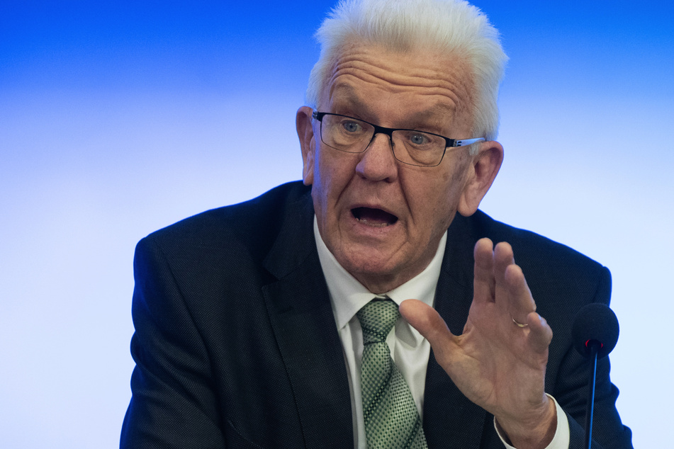 Winfried Kretschmann (Bündnis 90/Die Grünen, 75) äußert sich zur Verbotsdebatte.