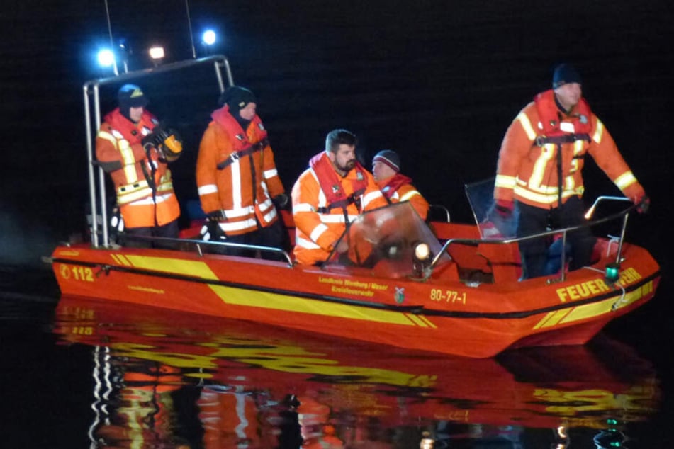 Die Bonner Feuerwehr rückte am Mittwochmorgen zu einem erfolgreichen Rettungseinsatz auf dem Rhein aus (Symbolbild).
