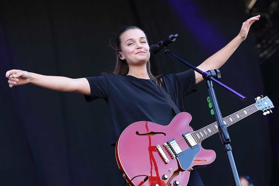 Sie steht am Samstag auf der Bühne am Theaterplatz: Sängerin Lotte (23).