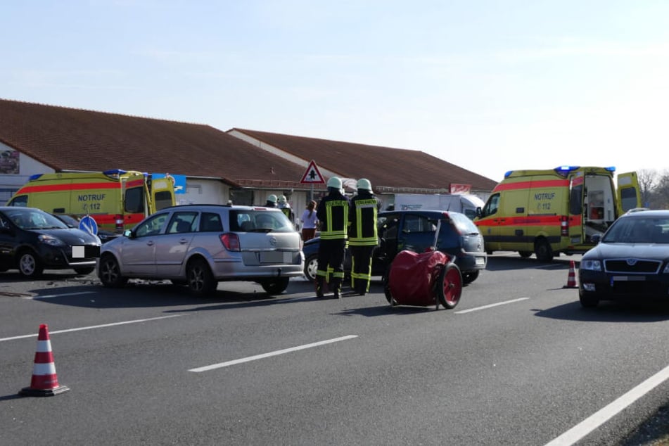 Feuerwehr und Rettungsdienst sind vor Ort.