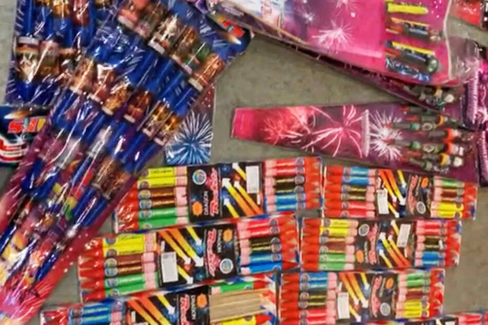 Ein Teil der illegalen Pyrotechnik eines Wiener Geschäfts.