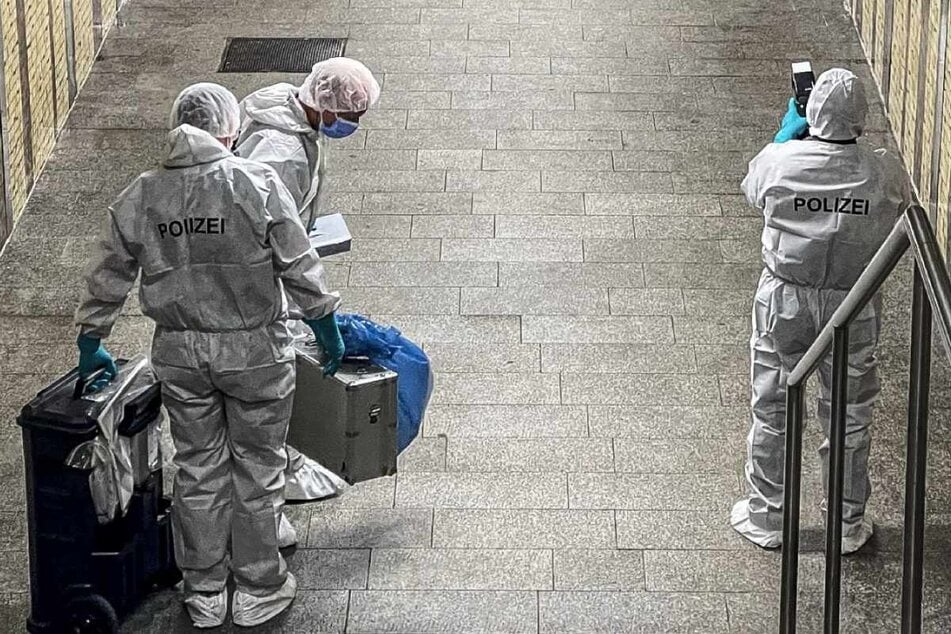 Tödlicher Stich am Bahngleis: Polizei findet wichtige Zeugin!