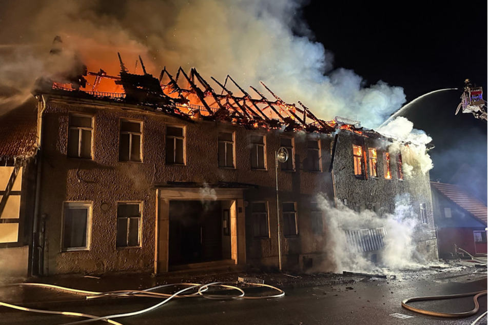 Im Landkreis Harz brannte in der Nacht eine ehemalige Gaststätte.