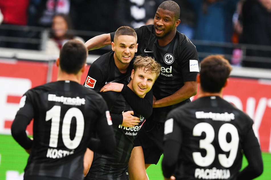 Eintracht Frankfurt gewann auch das Spiel gegen den 1. FC Nürnberg und ist nur noch einen Punkt hinter Champions-League-Platz vier!