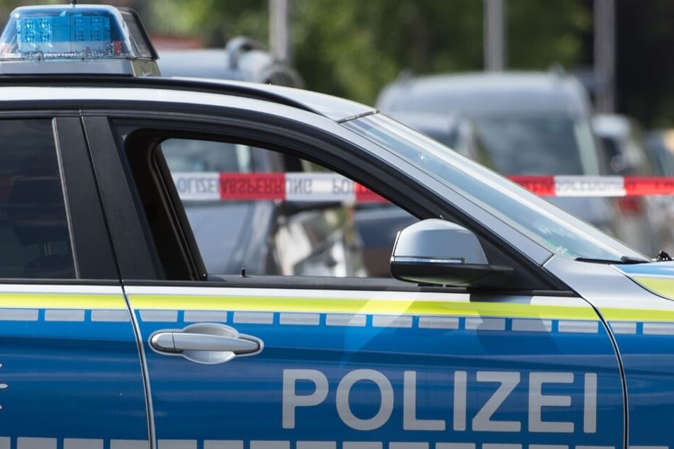 Die Polizei sucht nach dem brutalen Trio. (Symbolbild)