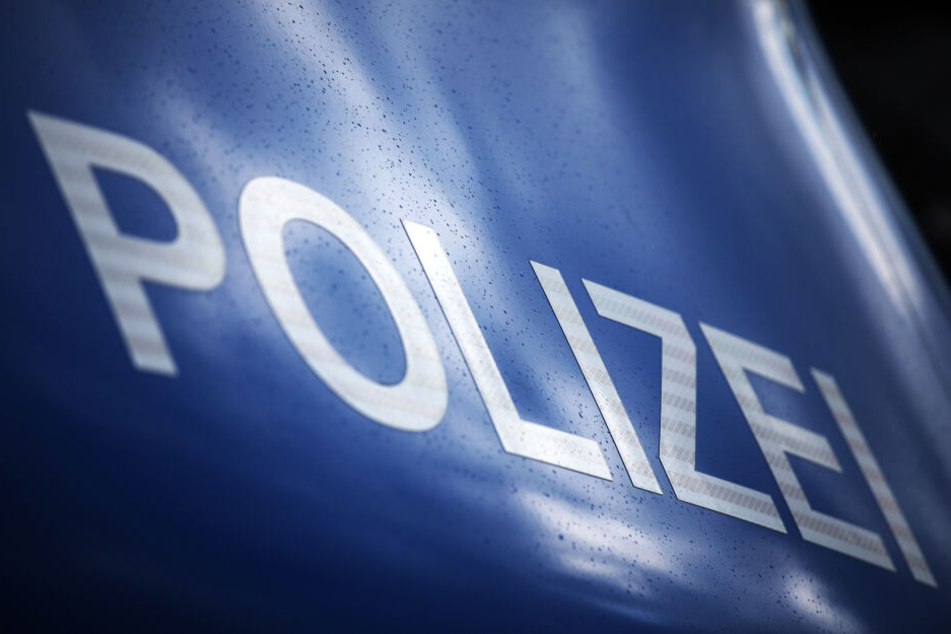 Die Polizei ermittelt wegen möglicher Brandstiftung (Symbolbild).