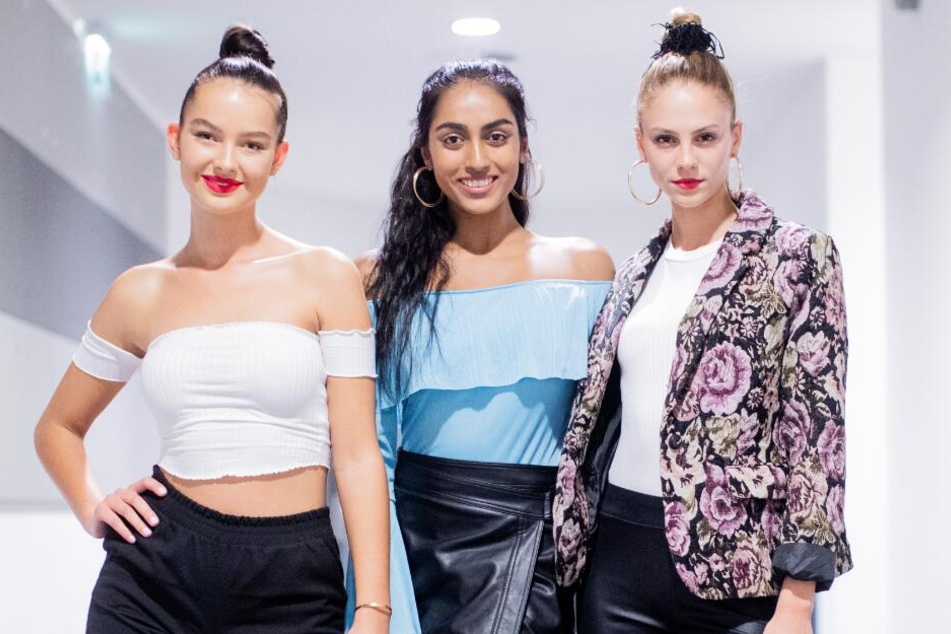 Zusammen mit ihren Model-Kolleginnen Cäcilia (l) und Sayana (m) sollte Simone bei der Show in Berlin laufen.