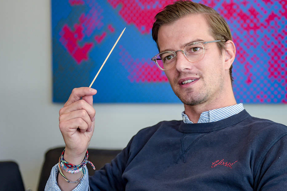 Der Moderator Joko Winterscheidt spricht bei einem Pressetermin im Verlagshaus Gruner und Jahr in Hamburg.