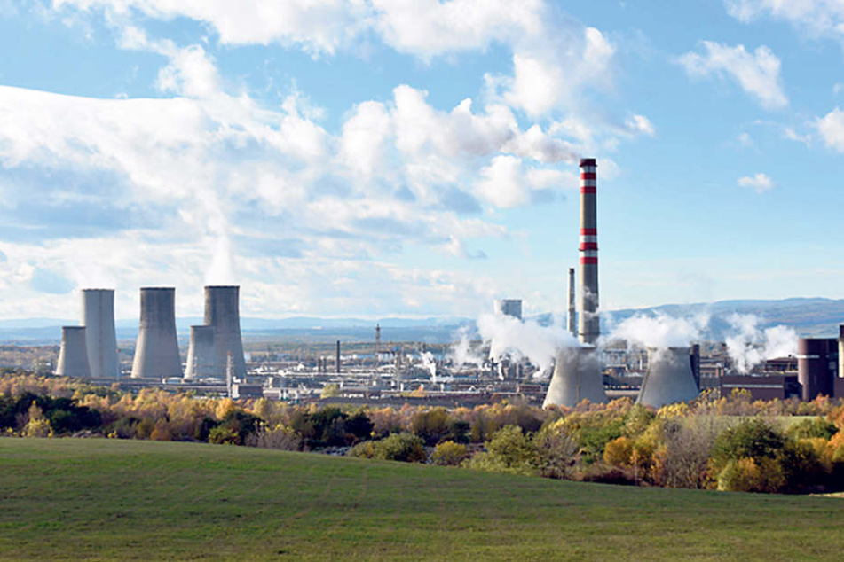 Zwischen Eger-Tal und Moster Becken
gibt es rund 100 Unternehmen, vorrangig
der Petrochemie. Machen deren Abgase
krank? Das klärt nun eine Studie.