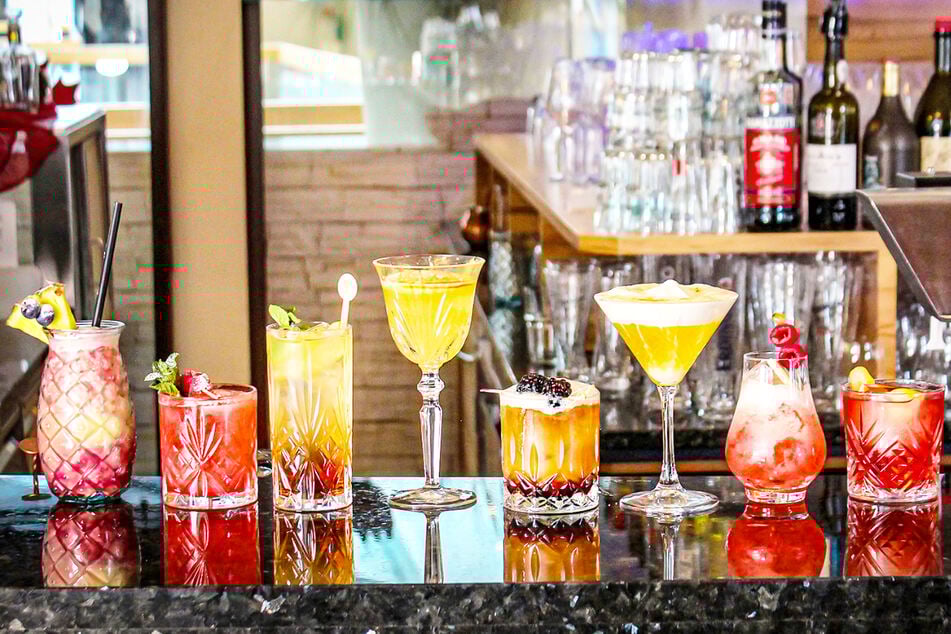 Das Team hinter der Bar kredenzt Euch eine bunte und ausgefallene Auswahl an Drinks und Cocktails.